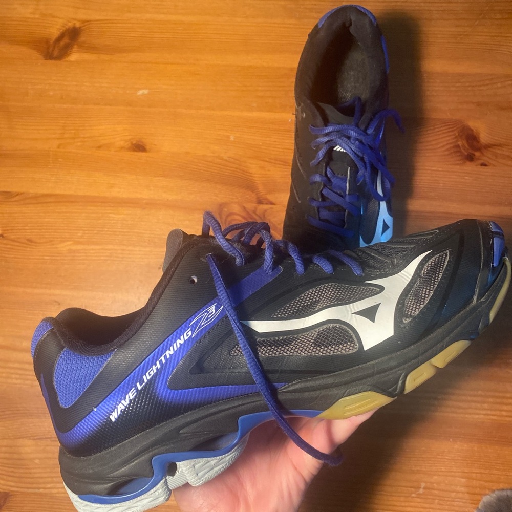 Mizuno Wave Lightning Z4 Volleyball Shoes